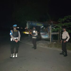 Tingkatkan Kenyamanan dan Ketentraman Ibadah Puasa, Patroli Polsek Kuripan Pantau Kegiatan Malam Hari