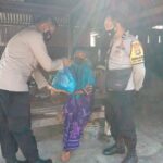 Suasana Lebaran, Polsek Kediri Salurkan Bantuan Sosial Kepada Kaum Duafa