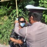 300 Masker Gratis Dibagaikan, menyasar Pengguna Jalan di Pusuk Lestari Batulayar