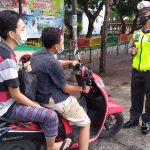 Lakukan Pengaturan Lokasi Berpotensi Rawan Kemacetan, Satlantas Polres Lobar Awasi Penerapan Prokes