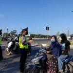 Lakukan penjagaan di Sejumlah Titik, Sat lantas Polres Lobar Tegur Sejumlah Pelanggar