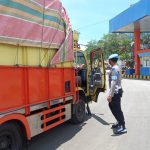 Sasar Pengguna Jasa Penyeberangan, Polsek Kawasan Pelabuhan Lembar Rutin Lakukan Pemeriksaan