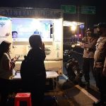Pantau Penerapan Prokes, Polsek Labuapi Berinteraksi Dengan Warga dalam Kegiatan Patroli