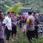 Sisi Penyelamatan Korban Banjir di Batulayar, Gunakan Alat Seadanya