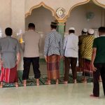 Dibersihkan Personel Gabungan, Masjid Nurul Amin Batulayar Barat Kini Bisa Digunakan Lagi