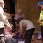 Dapur Umum Polres Lobar, Konsisten Bantu Korban Banjir Longsor di Batulayar