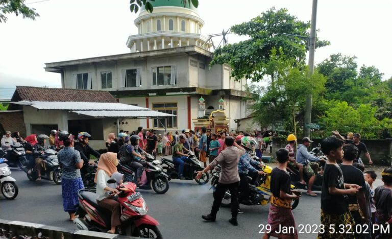 Kegiatan Pengamanan Adat Nyongkolan di Kecamatan Kuripan, Melibatkan BKD Setempat (1)