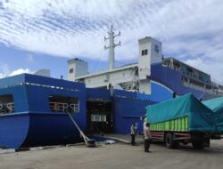 Pengamanan Bongkar Muat KM DLN Oasis di Pelabuhan Lembar