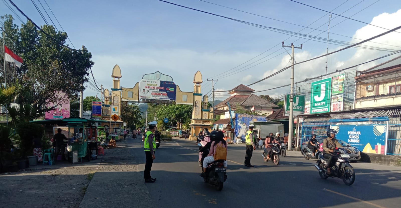 Polsek Batulayar Amankan Kegiatan Masyarakat Sore Hari