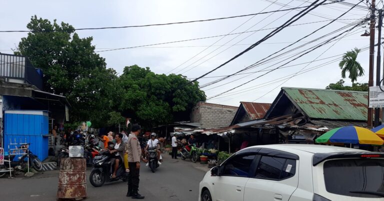 Polsek Labuapi Turunkan Personel di Pasar Sore (1)