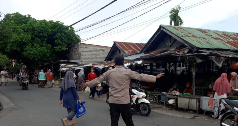 Polsek Labuapi Turunkan Personel di Pasar Sore (2)