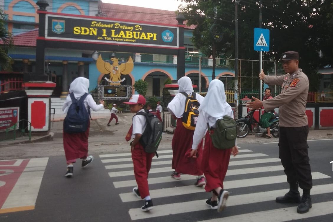 Strong Point Pagi Polsek Labuapi, Tegur Secara Humanis Pelanggaran Kasat Mata