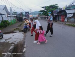 Untuk Pelayanan Kepada Masyarakat, Polsek Sekotong Lakukan Pengaturan Lalulintas Pagi