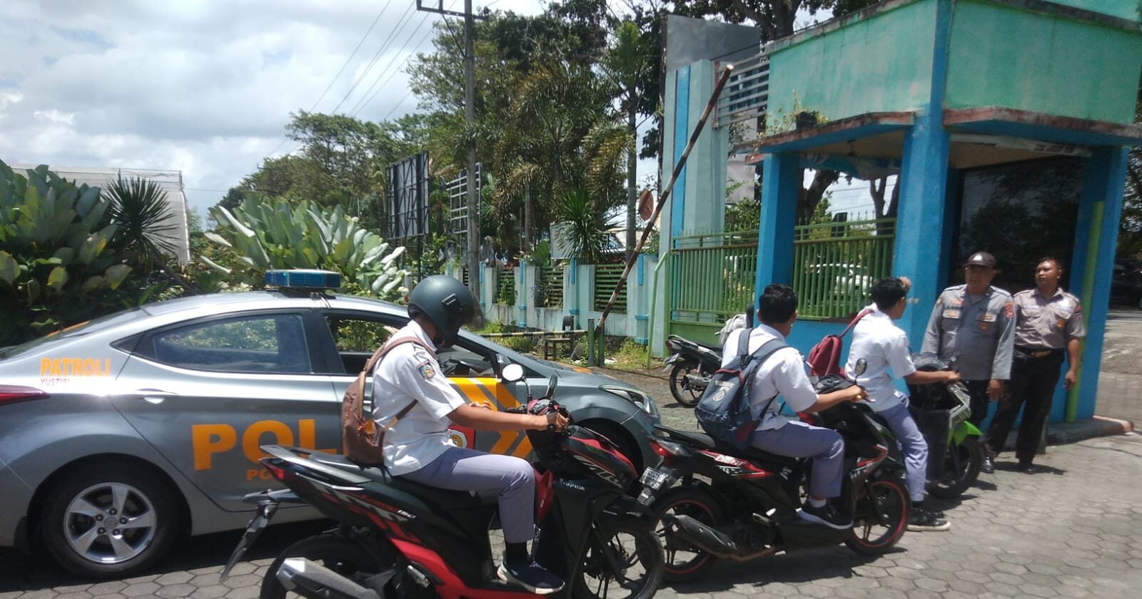 Cegah Tawuran Antar Pelajar, Patroli Polsek Labuapi Sasar ke Sekolah