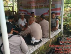 Temui Ketua Petani Bunga di Desa Banyumulek, dalam Jumat Curhat Polsek Kediri