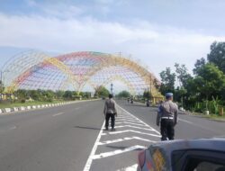 Patroli Rutin Polsek Labuapi, Sekaligus Berikan Pelayanan Kepada Masyarakat pada Jam Sibuk