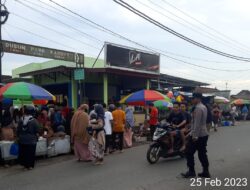 Polsek Labuapi Turunkan Personel Dalam Pengamanan dan pengaturan di pasar Tradisional Sore Paok Kambut