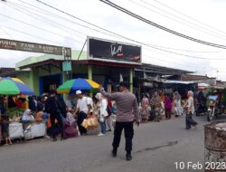 Cegah Kemacetan Arus Lalulintas, Polsek Labuapi Turunkan Personel di Pasar Sore
