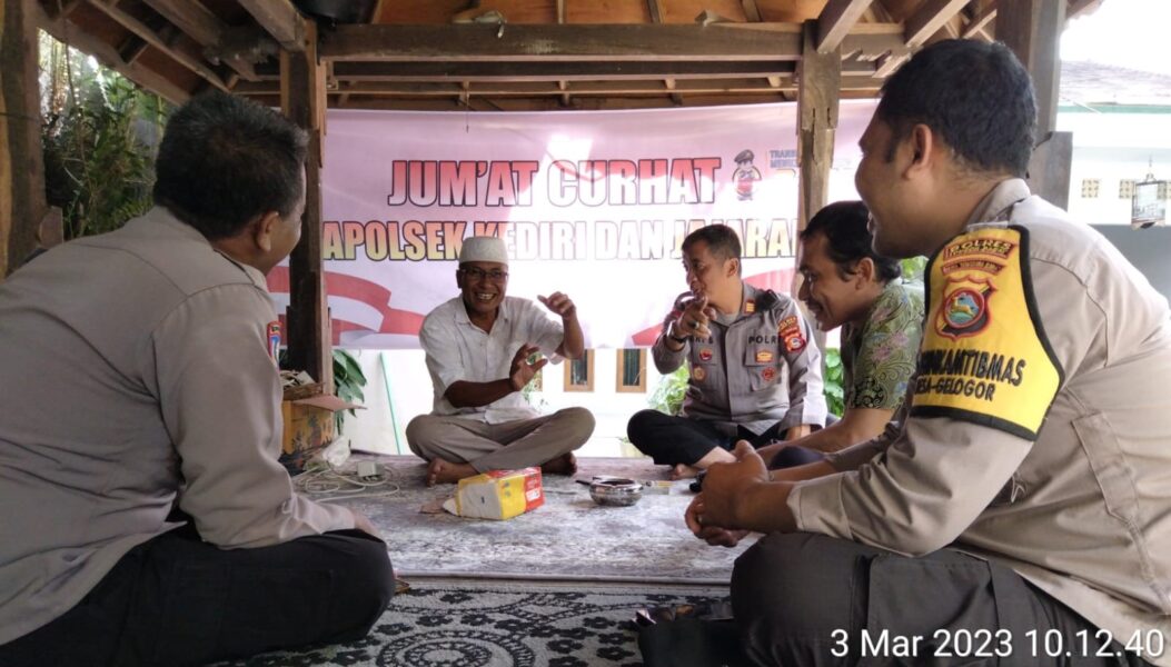 Jumat Curhat Kapolsek Kediri di Desa Gelogor, Singgung Kasus Oknum Tenaga Didik di Kediri