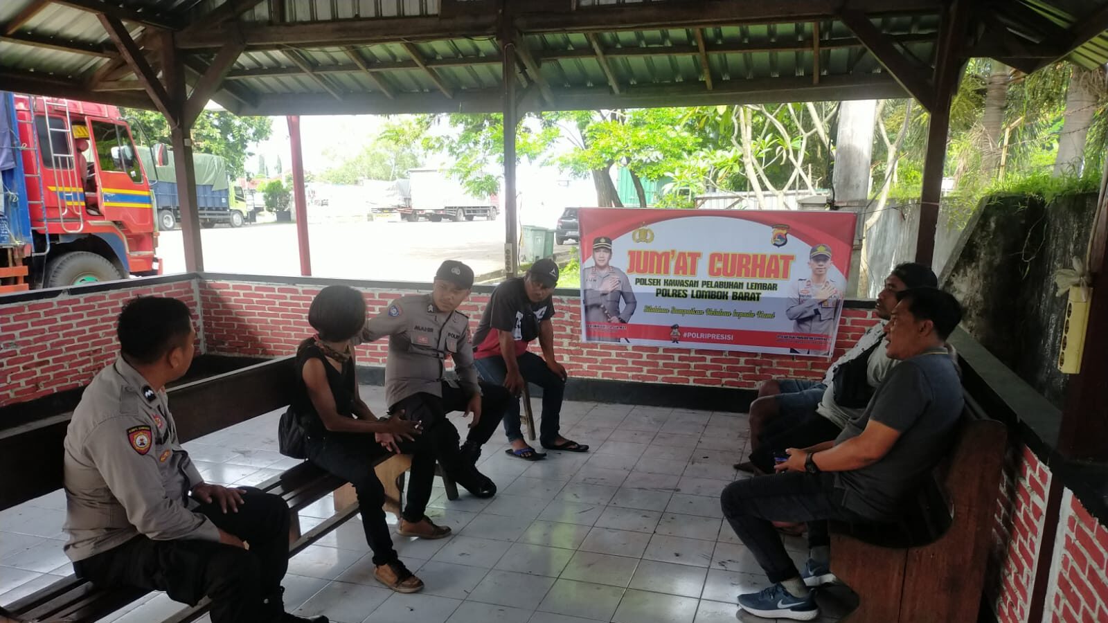 Jumat Curhat Polsek Kawasan Pelabuhan Lembar Bersama Sopir Angkutan Logistik, Keluhkan Jalan Rusak