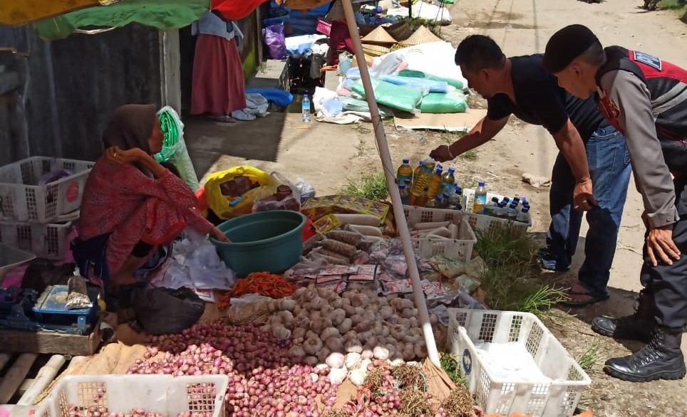 Pemantauan Perkembangan Stock dan Harga Kebutuhan Bahan Pokok di Sekotong