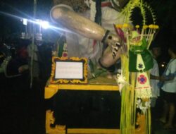 Polsek gerung lakukan Pengawalan Ogoh-ogoh di Gerung Menuju Mataram
