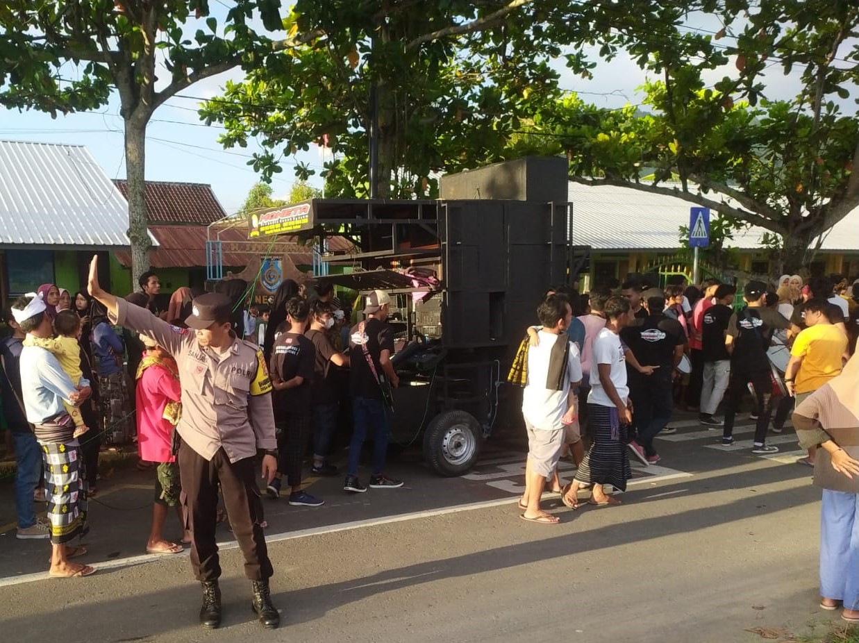 Polsek Gerung Lakukan Monitoring dan Pengamanan Kegiatan Adat Nyongkolan di Gerung