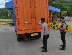 Polsek Kawasan Pelabuhan Lembar Melaksanakan Pemeriksaan Saat Bongkaran Kapal