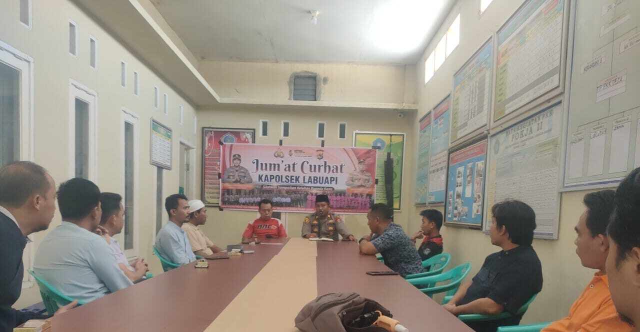 Sambangi Kantor Desa Bajur, Jumat Curhat Polsek Labuapi Dengarkan Berbagai Keluhan Masyarakat