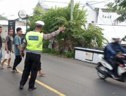 Sat Lantas Polres Lombok Barat Laksanakan Strong Point, Pengaturan Lalulintas Pagi