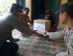 Kapolsek Sekotong dan Anggota Salurkan Bantuan Kemanusiaan untuk Warga Lansia di Lombok Barat