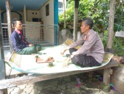 Kegiatan Jumat Curhat Kapolsek Batulayar di Dusun Montong, Desa Meninting untuk Ciptakan Situasi Kondusif Pemilihan Kades