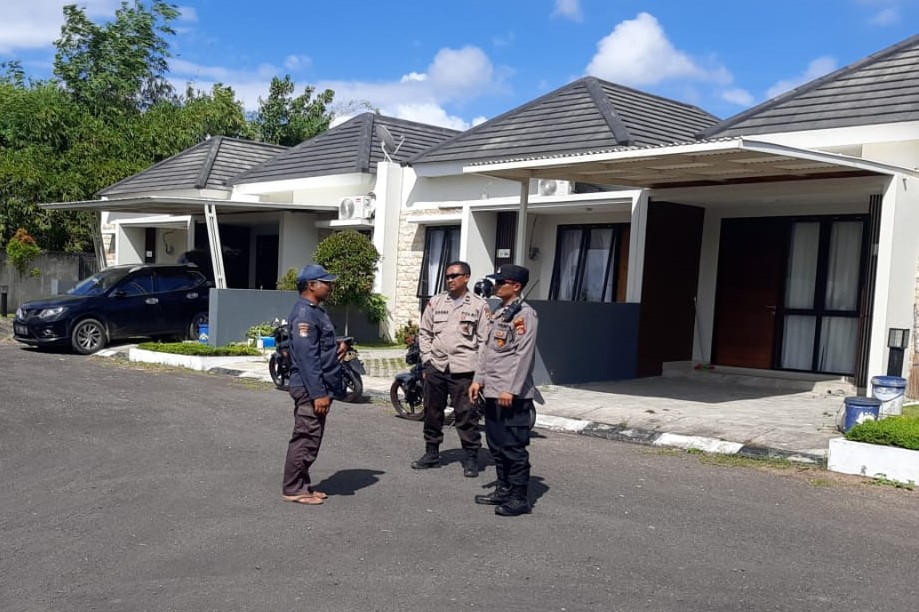 Patroli Polsek Labuapi, Sambangi Warga Mentari Residence Desa Perampuan