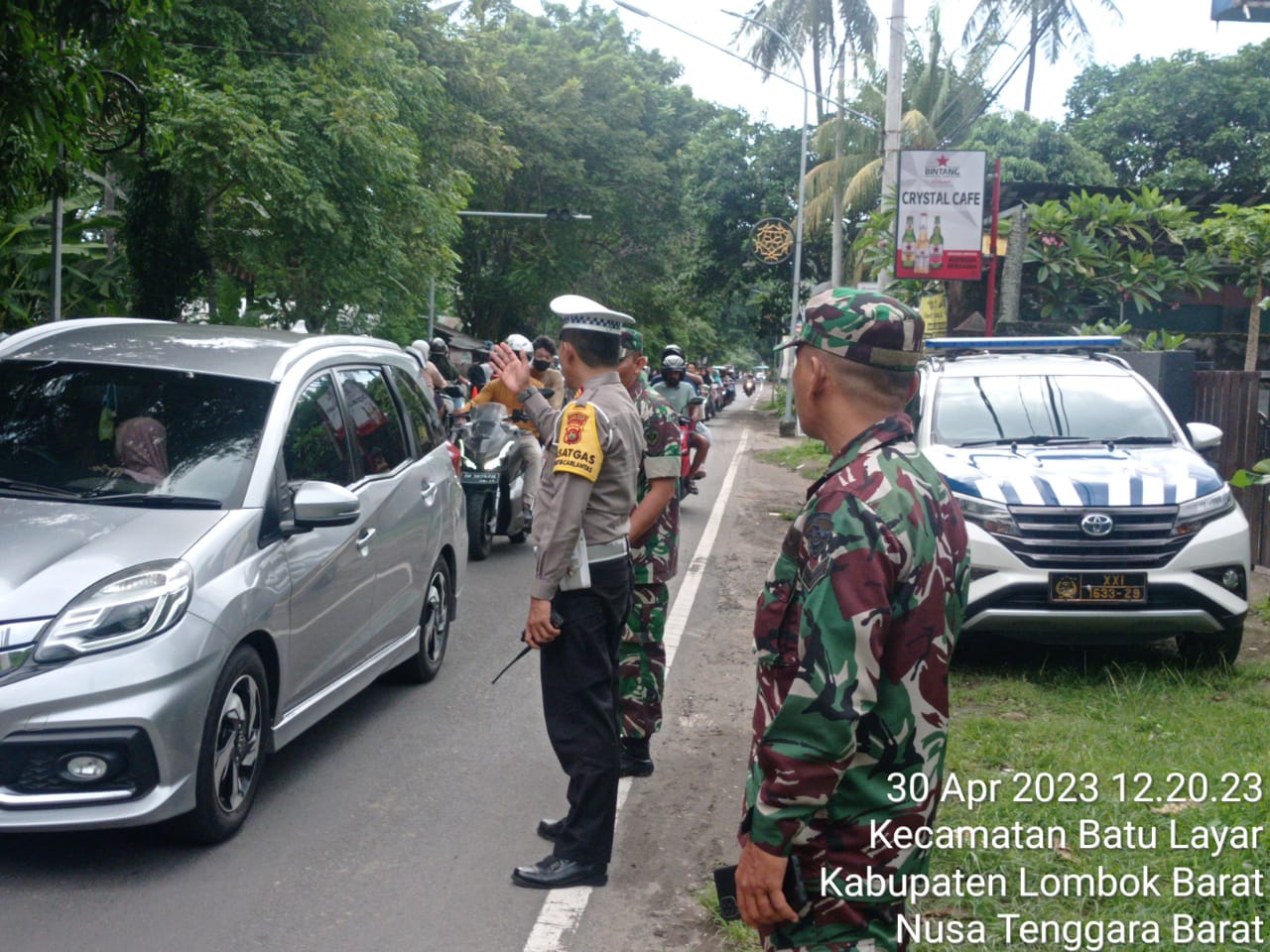 Pengamanan Lebaran Ketupat Hari ke-2, TNI dan Polri Sinergi di Batulayar