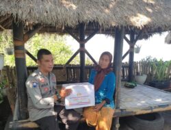 Polri Tunjukkan Kepedulian dan Empati dengan Serahkan Bantuan Kemanusiaan untuk Negeri