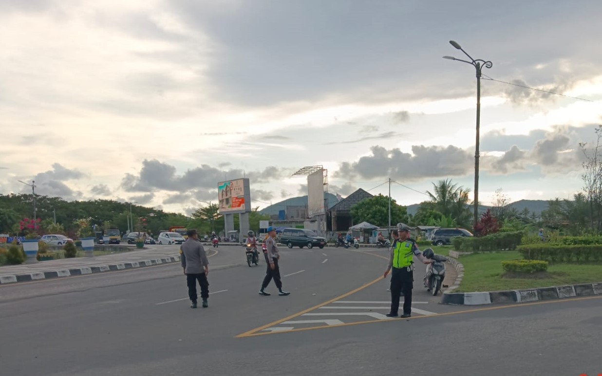 Satuan Lalu Lintas Polres Lombok Barat dan Polsek Gerung Gelar Pengamanan Ngabuburit