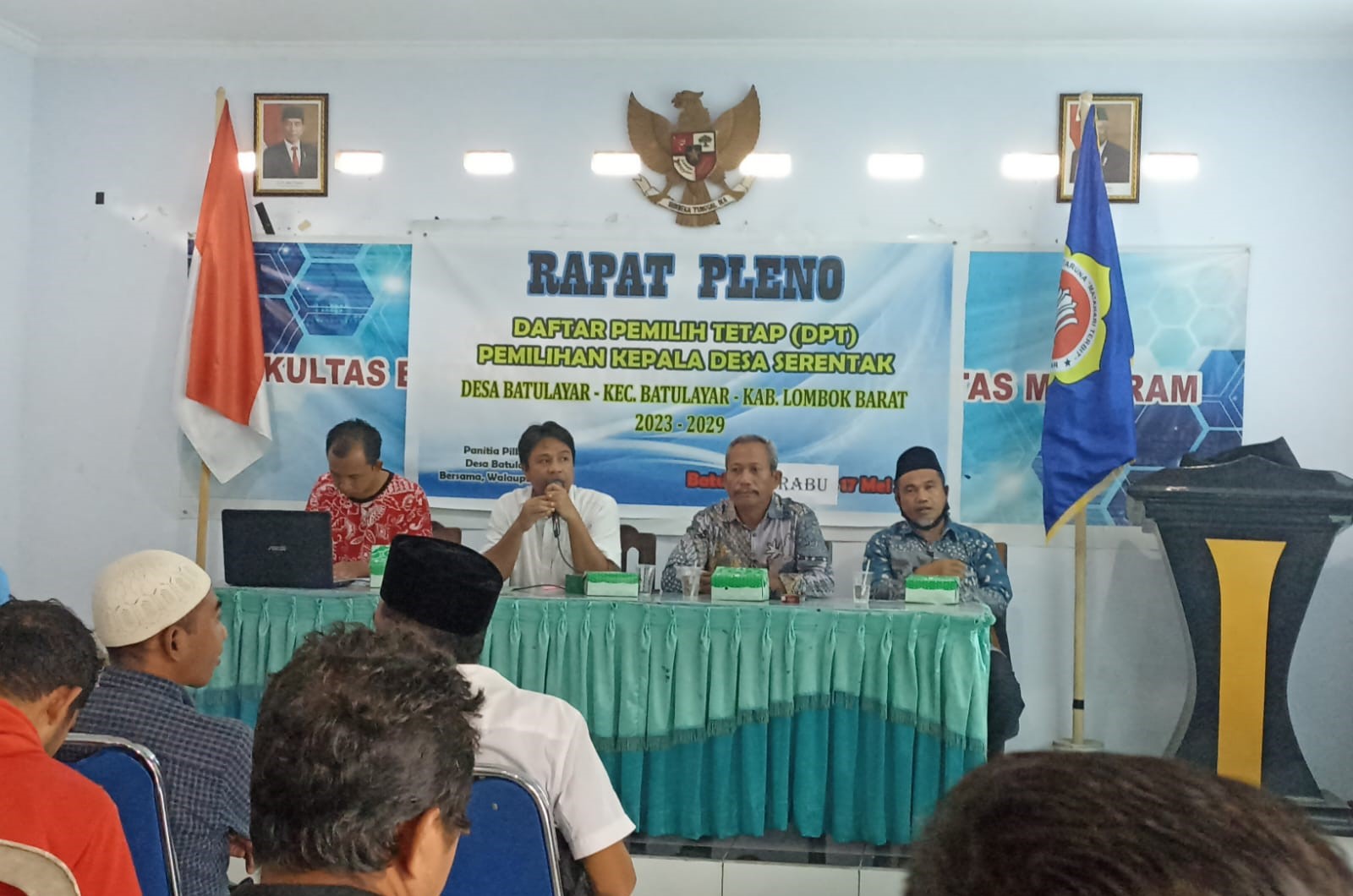 Polsek Batulayar Memastikan Rapat Pleno Pilkades Batulayar Berlangsung Aman dan Kondusif