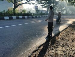 Sebagai Bentuk Pelayanan, Polsek Kuripan Laksanakan Pengaturan Lalu Lintas Pagi di Simpang 3 Sedayu