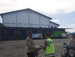 Polsek Labuapi Lakukan Patroli di Kompleks Pergudangan dalam Rangka Hari Buruh Sedunia