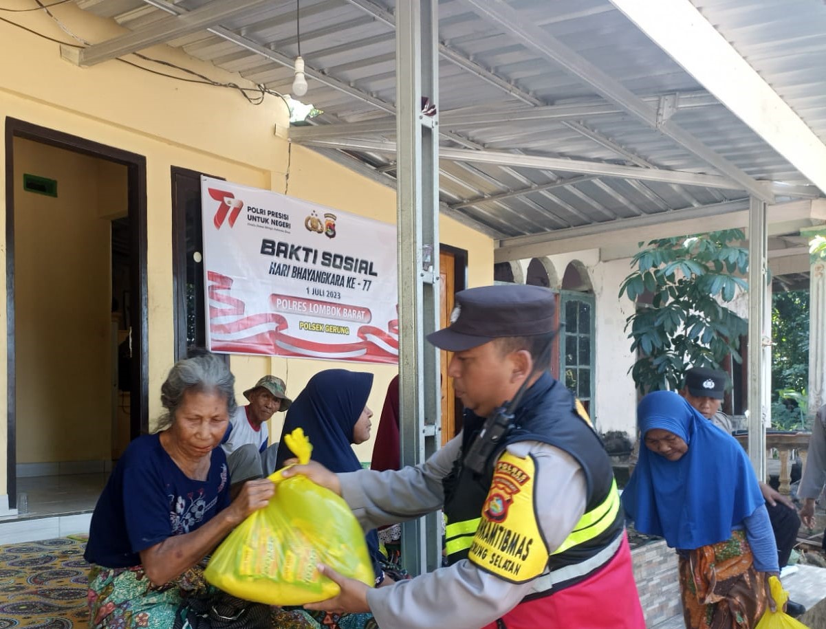 Hari Bhayangkara ke-77, Polsek Gerung Menebar Kebaikan dalam Kegiatan Bakti Sosial