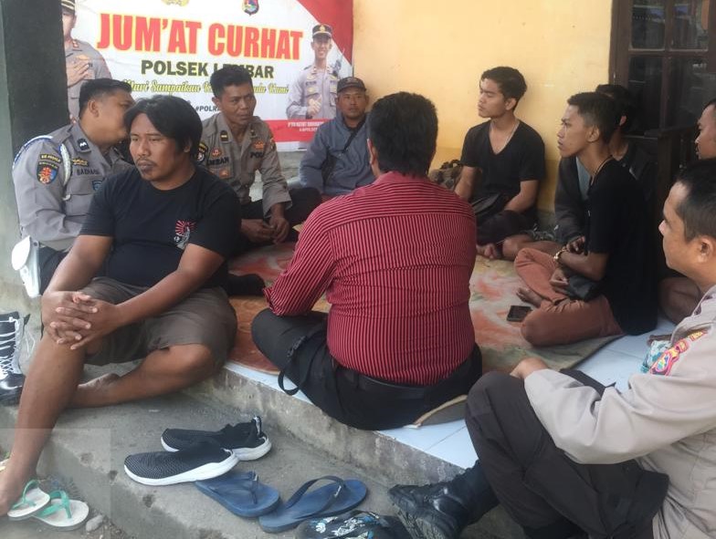 Jumat Curhat Polsek Lembar, Menyerap Aspirasi dan Keluh Kesah Sopir Truck di Pelabuhan Gili Mas