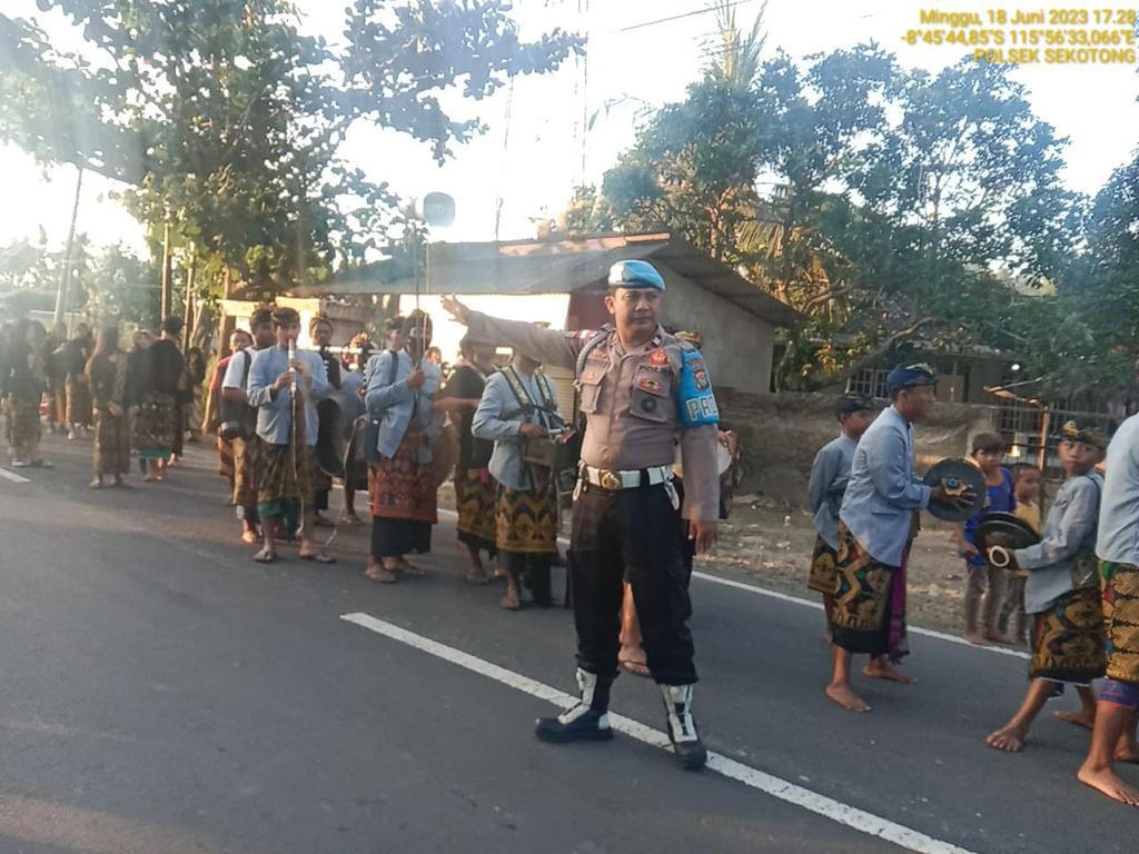 Pengamanan Kegiatan Tradisi Adat Nyongkolan di Sekotong, Lombok Barat, Berlangsung Aman dan Kondusif