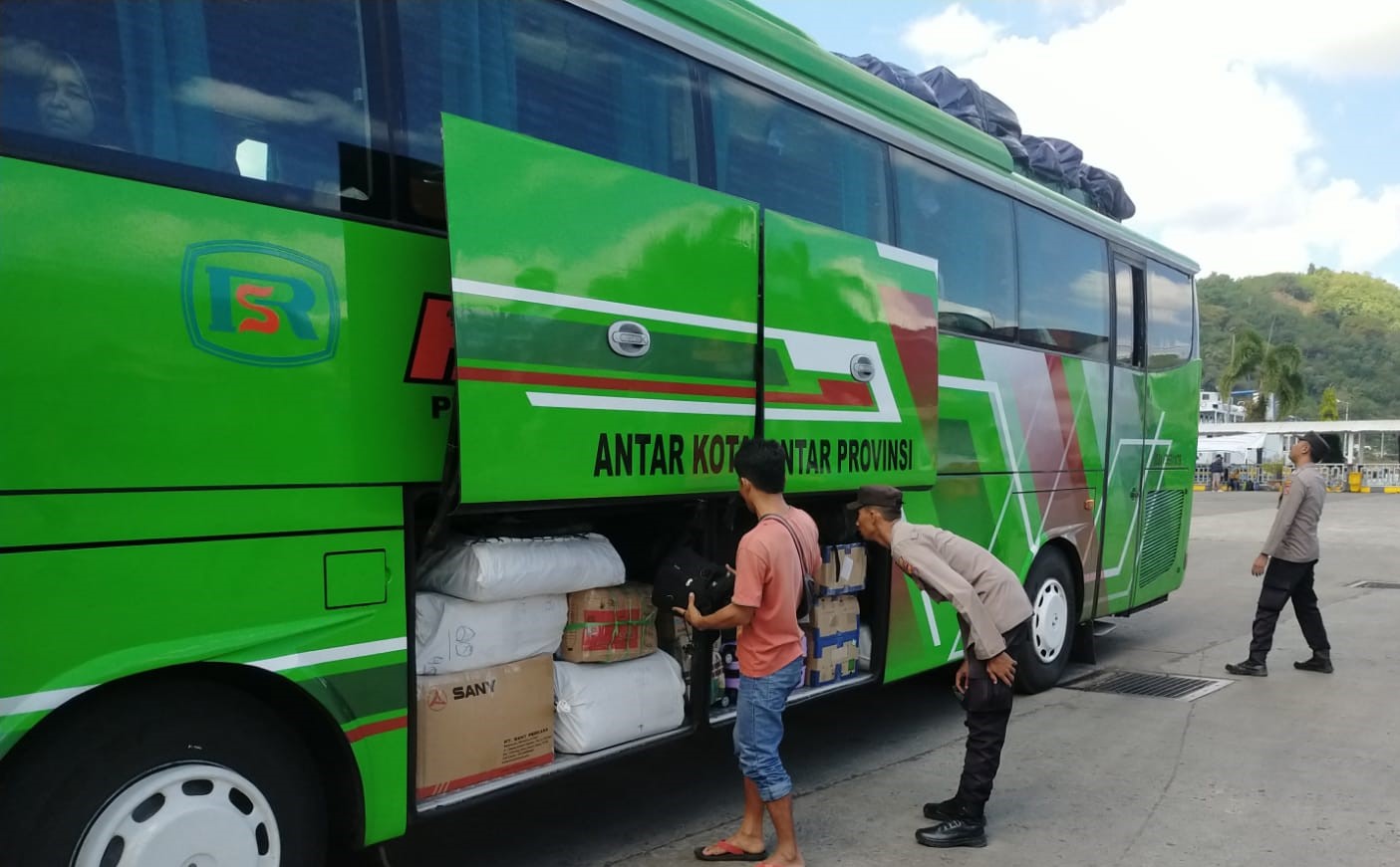 Polsek Kawasan Pelabuhan Lembar Secara Intensif Lakukan Pemeriksaan dan Pengamanan di Pelabuhan