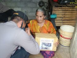 Polsek Sekotong Bantu Warga Tidak Mampu dan Lansia yang Sakit Melalui Kegiatan Jumat Sedekah