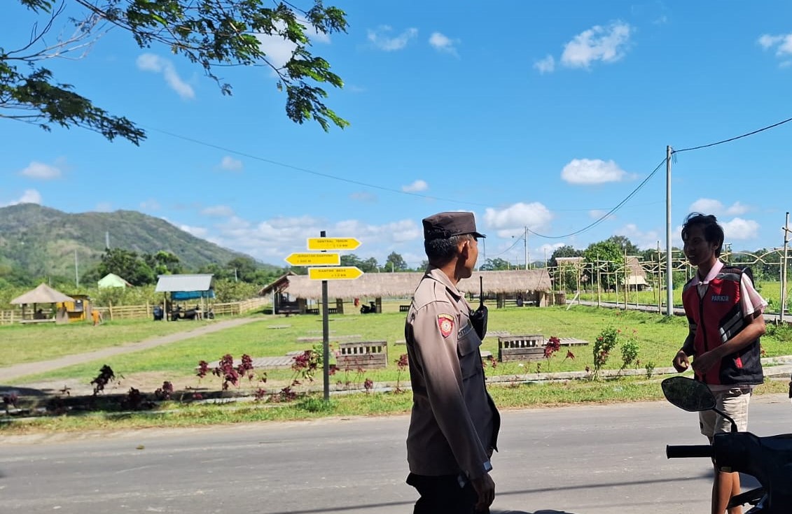 Anggota Polsek Gerung Lakukan Patroli di Objek Wisata untuk Meningkatkan Keamanan dan Ketertiban