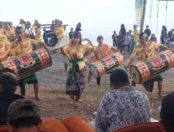 Polsek Lembar Amankan Festival Budaya Bau Keke di Pantai Serpiq