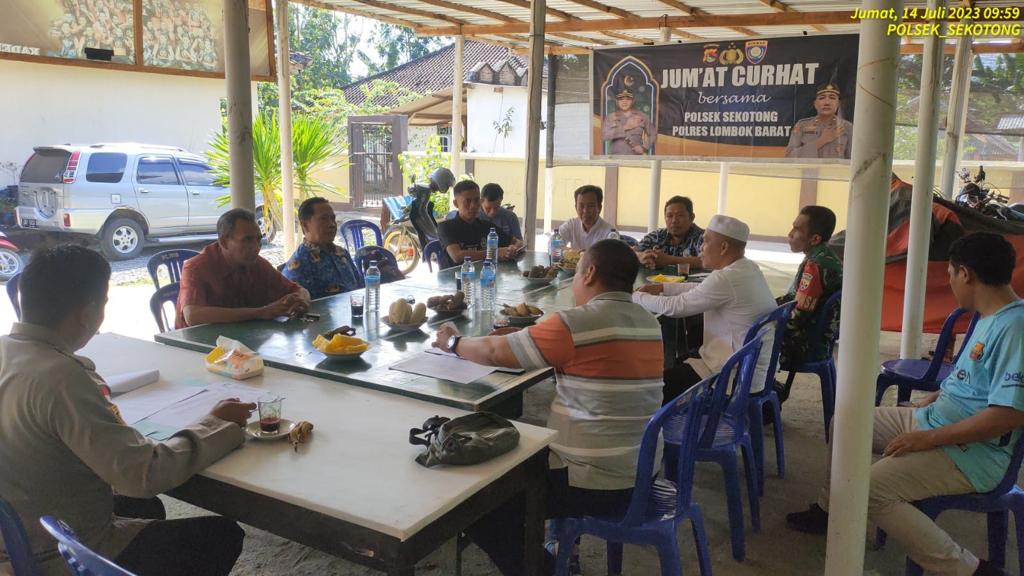 Kapolsek Sekotong Gelar Kegiatan Jumat Curhat Bersama Gugus PGRI Kecamatan Sekotong