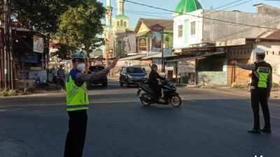 Polsek Batulayar Cegah Kemacetan dan Kerawanan Lalu Lintas di Simpang 3 Montong