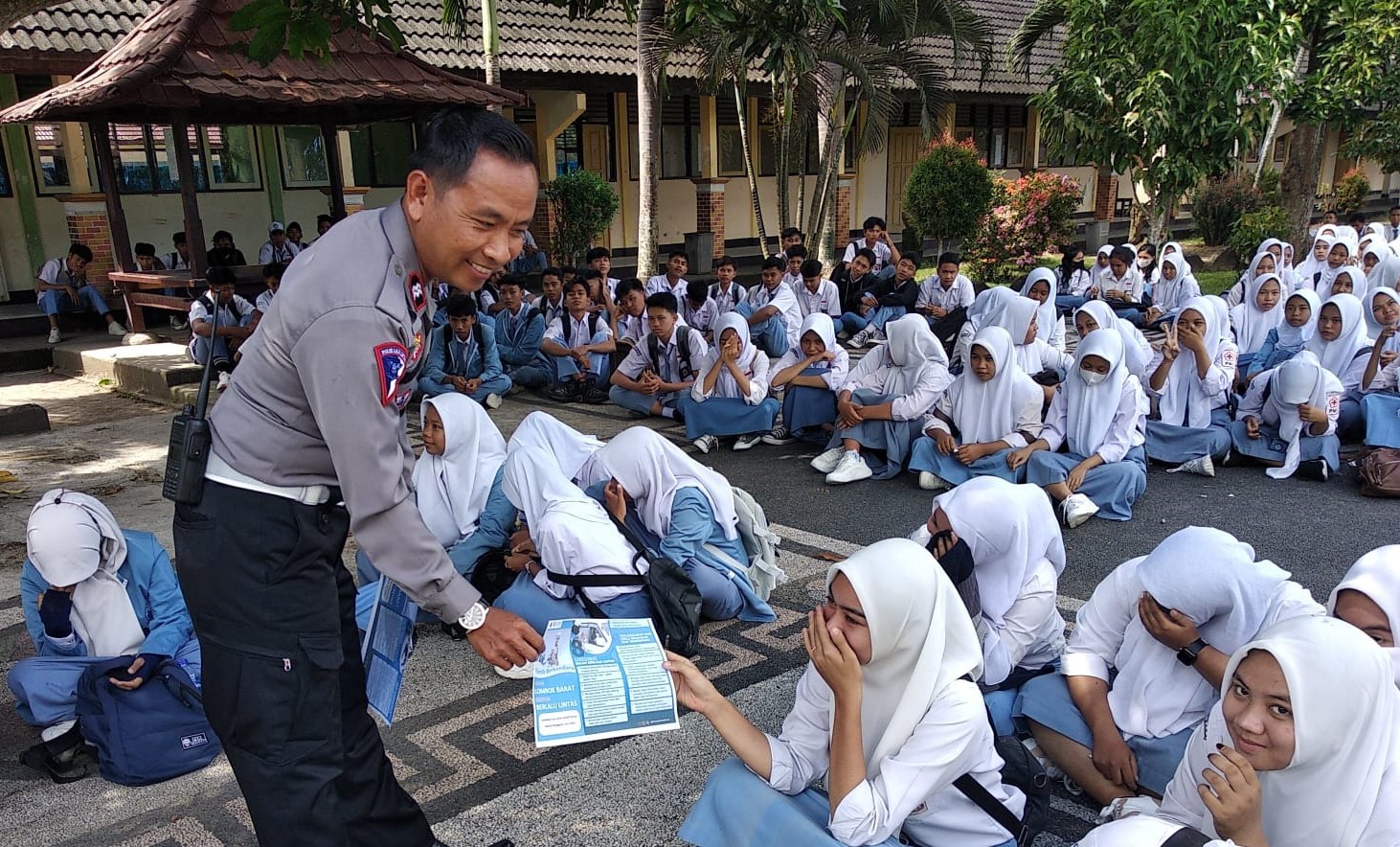 Subsatgas Dikmas Polres Lombok Barat Luncurkan Program Police Goes to School untuk Generasi Muda