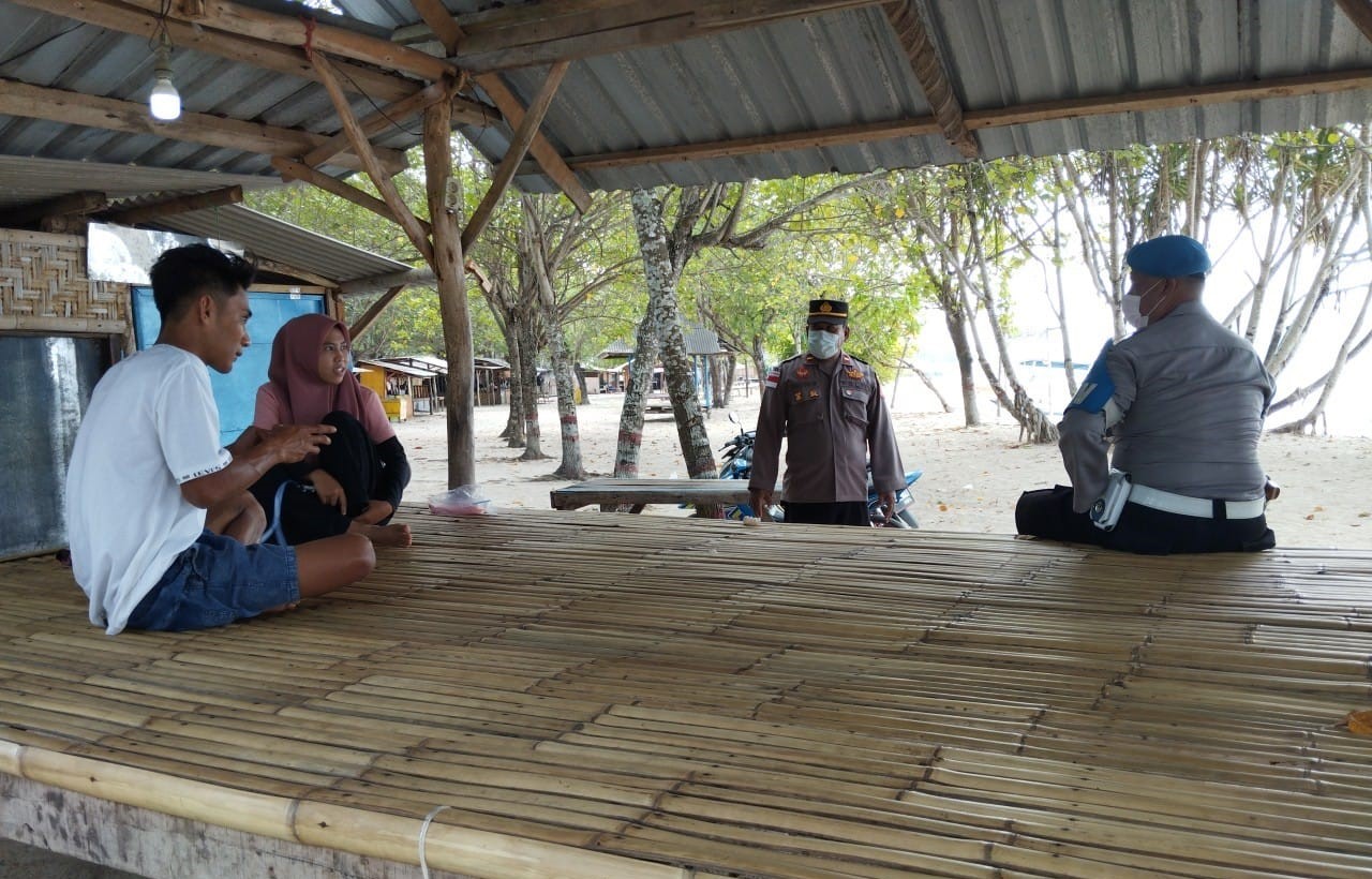 Antisipasi Kriminalitas, Polisi Patroli Pantai Kemos dan Pantai Elak-elak di Sekotong